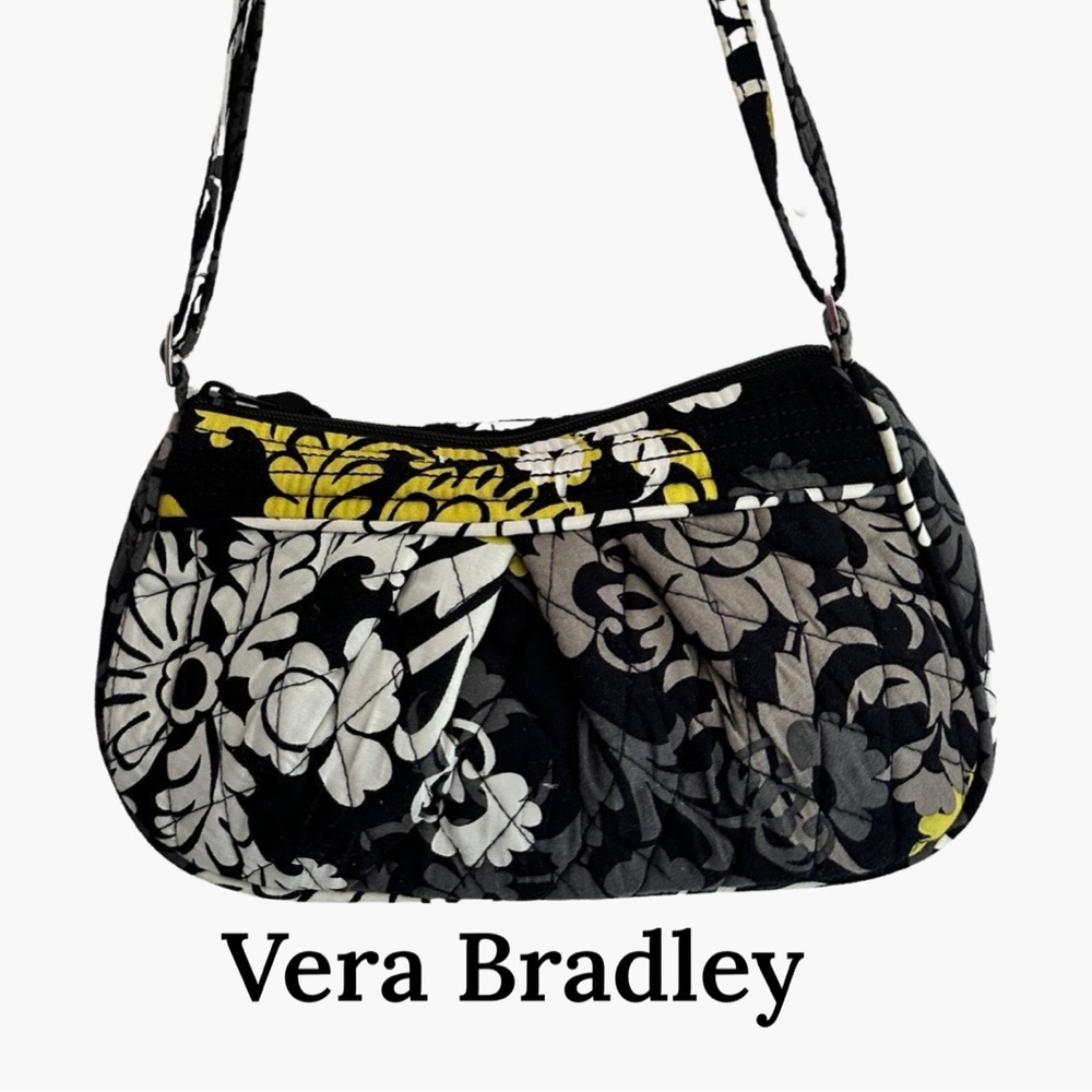 Vintage - Retired Vera Bradley Baroque Pattern Purse Like New and super‎ cute 💓